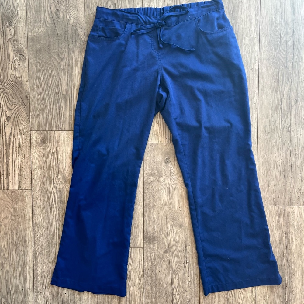 Grey's Anatomy Riley 5-Pocket Mid-Rise Flare Leg Pant Size Medium Petite